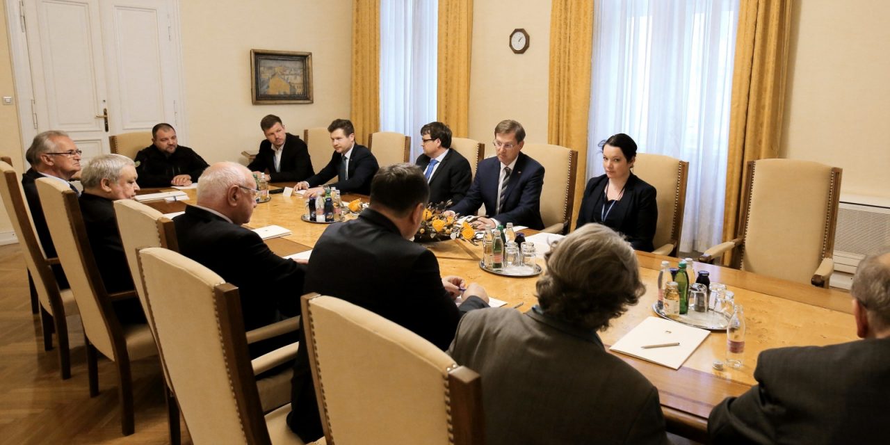 KoDVOS se je sestal s predsednikom vlade
