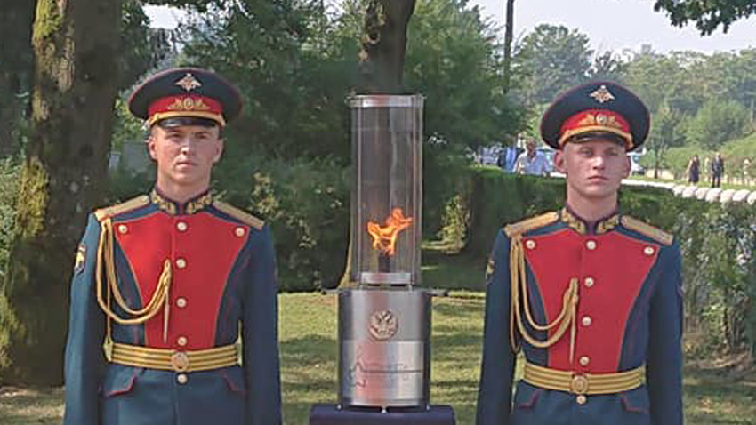 Oskrunili spomenik Sinovom Rusije in Sovjetske zveze na Žalah